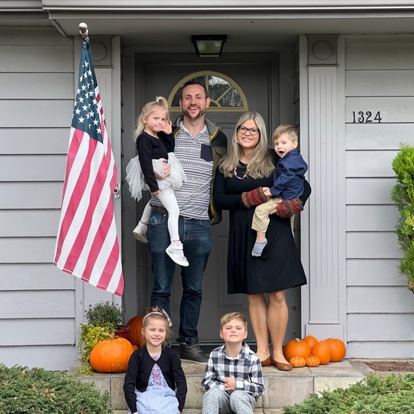 Meet your Posher, Brianna - Picture 2 of 2